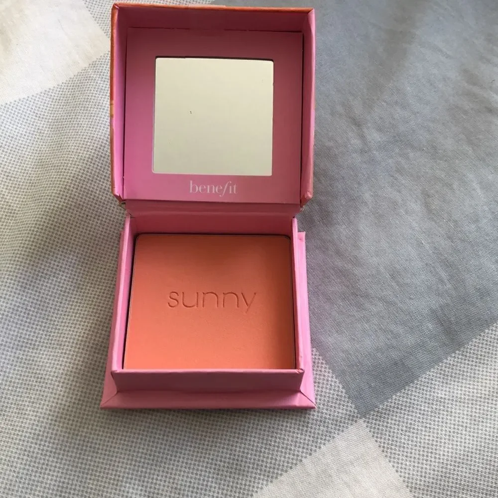 Benefit WANDERful Silky Soft Powder Blush in Sunny NIB
